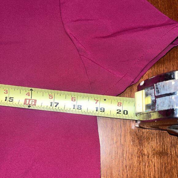 FIGS Casma Basic Scrub Medical Top Pink Size Small - Picture 3 of 4